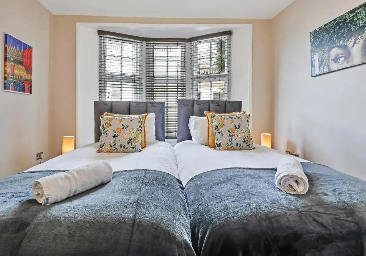 Central Lanes Pad By My Getaways Free Parking For One Car Brighton
