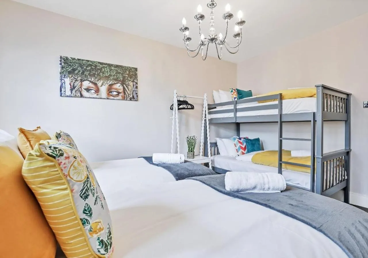 Central Lanes Pad By My Getaways Free Parking For One Car Brighton
