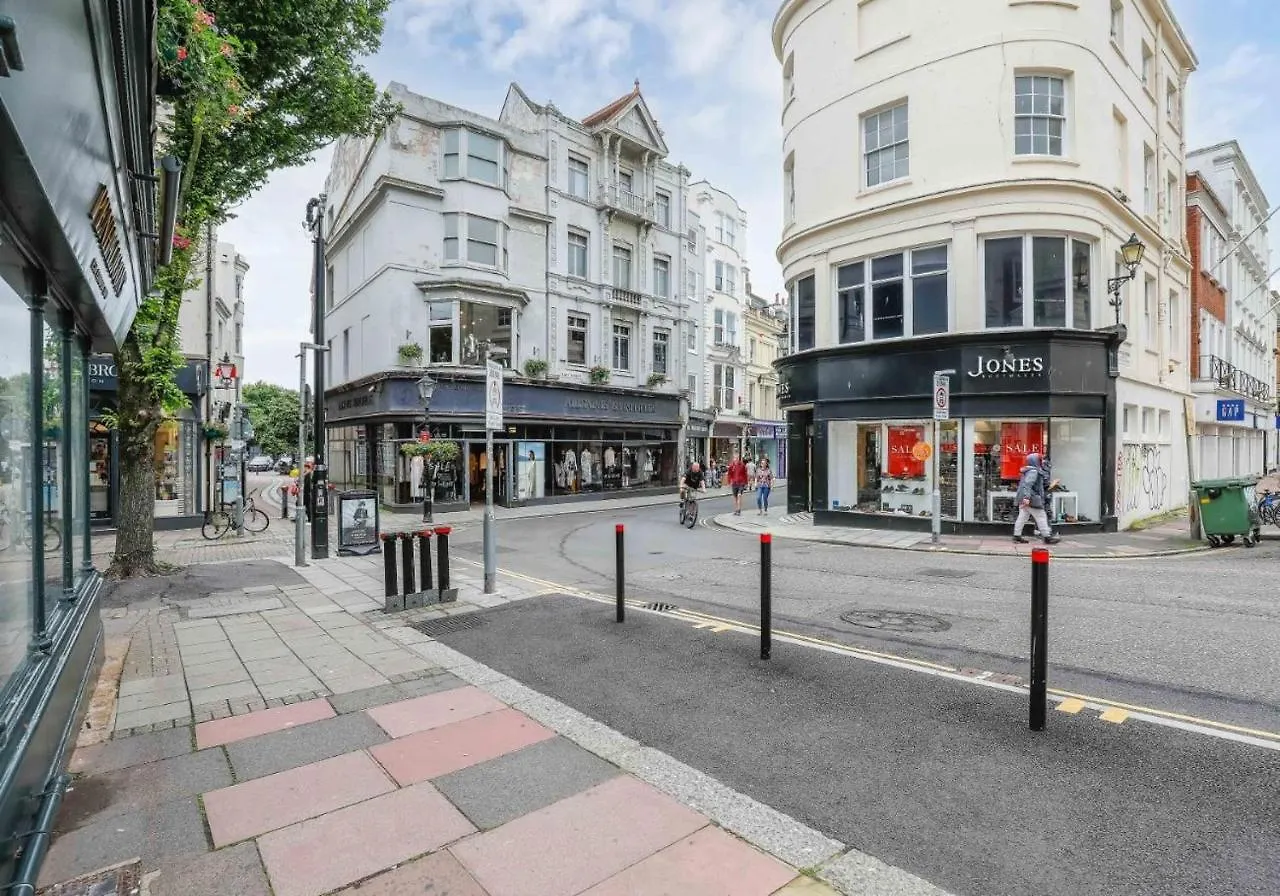 Central Lanes Pad By My Getaways Free Parking For One Car Brighton
