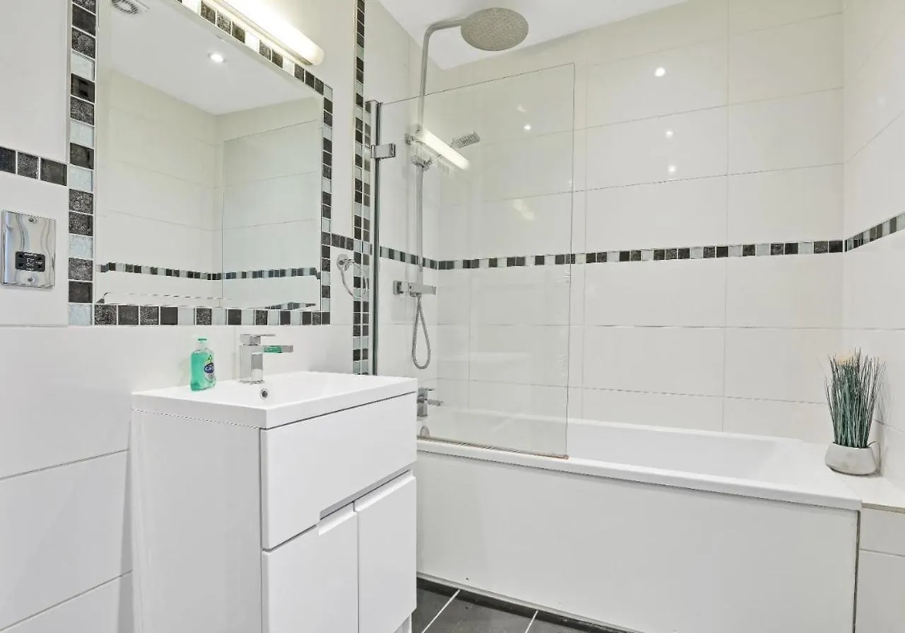 Central Lanes Pad By My Getaways Free Parking For One Car Brighton United Kingdom