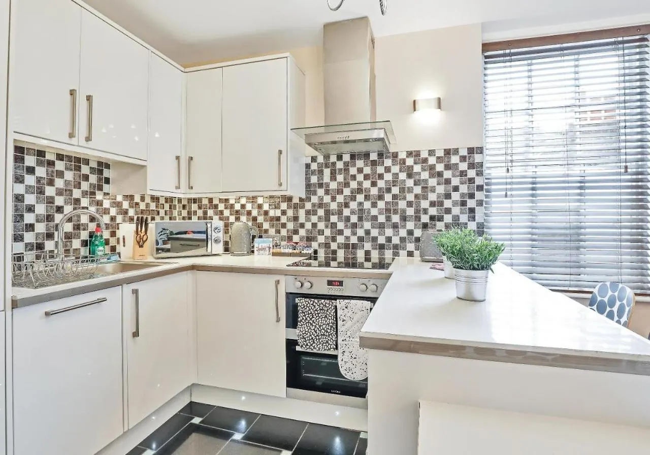 Central Lanes Pad By My Getaways Free Parking For One Car Brighton Apartment