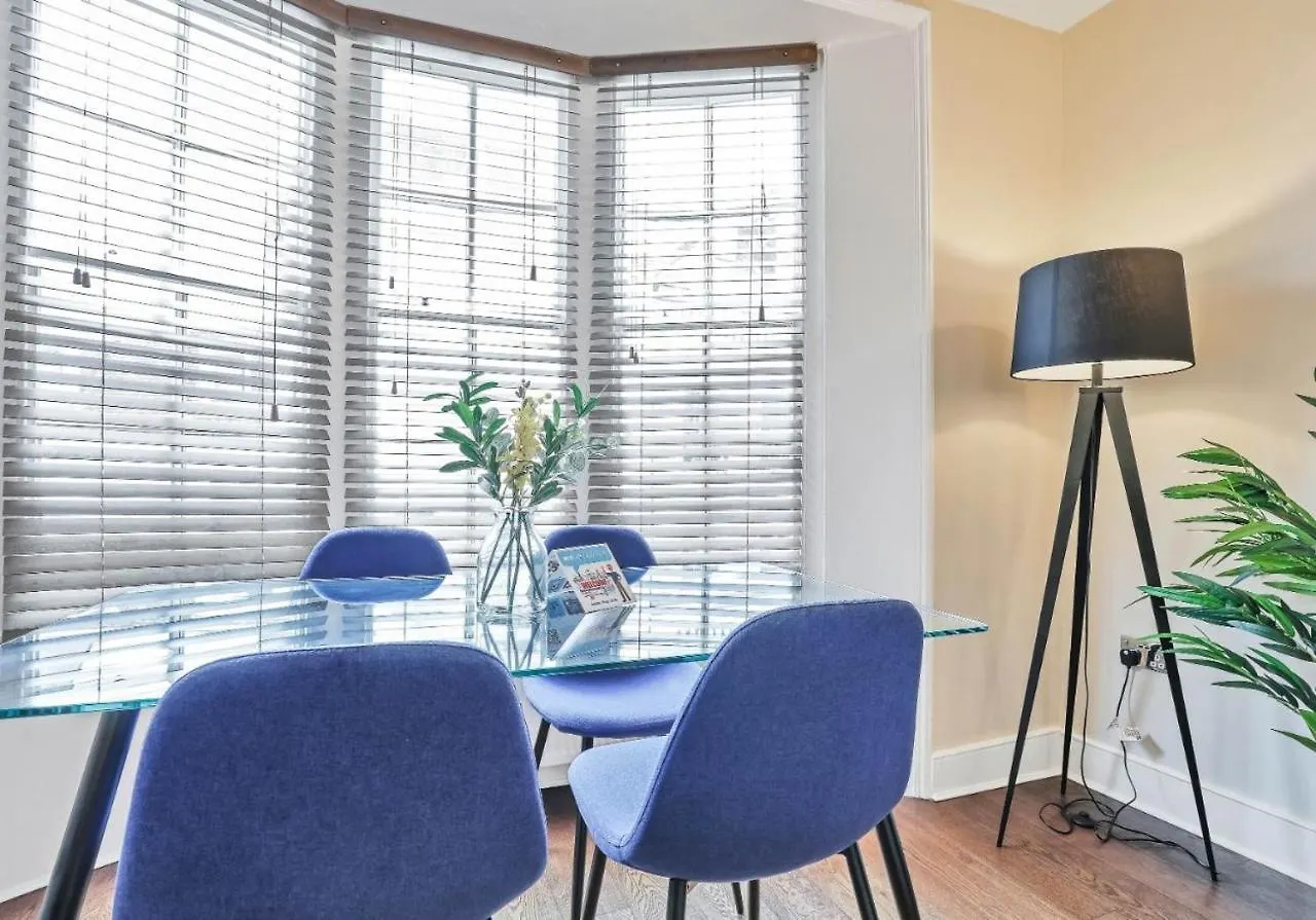 Central Lanes Pad By My Getaways Free Parking For One Car Brighton